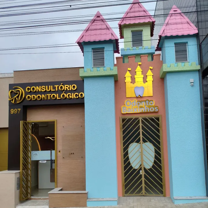 Fachada colorida do Consultório Odontológico em Alfenas